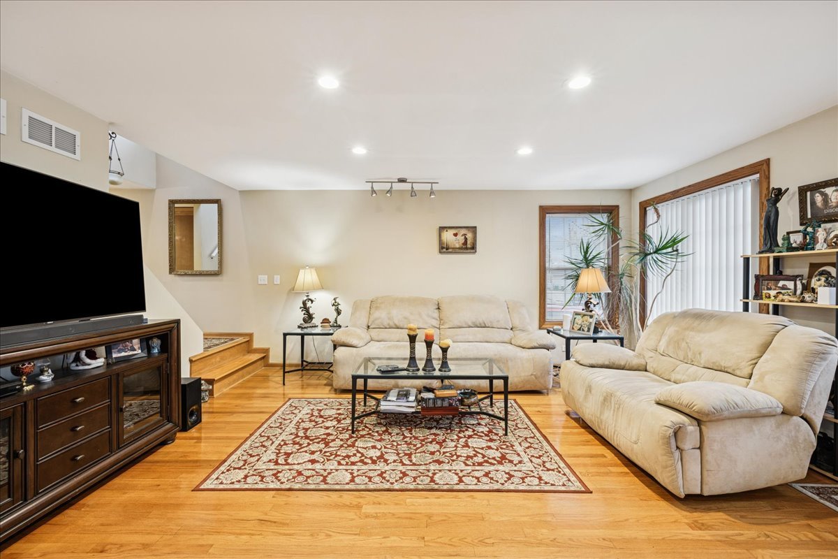 35 Tremont Road, Fox Lake, IL 60020