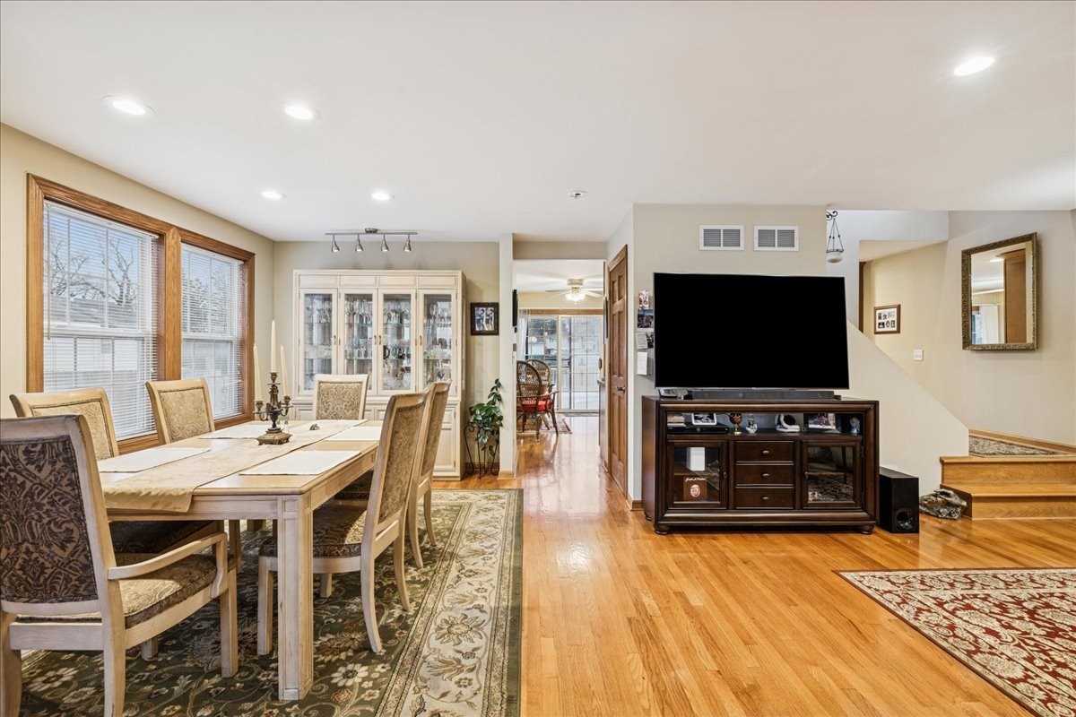 35 Tremont Road, Fox Lake, IL 60020