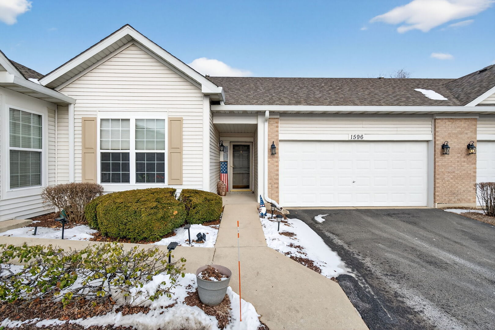 1596 W Ludington Circle, Romeoville, IL 60446