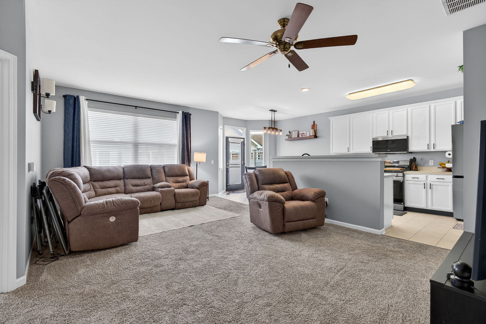 1596 W Ludington Circle, Romeoville, IL 60446