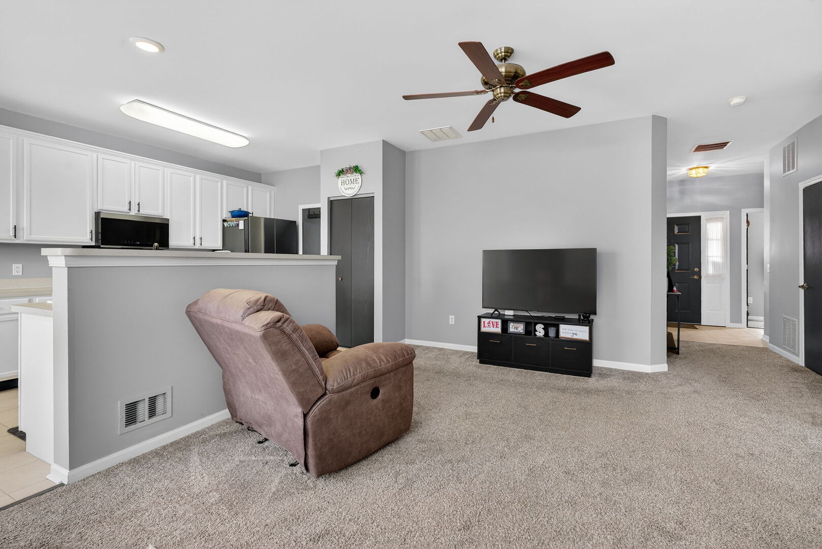 1596 W Ludington Circle, Romeoville, IL 60446