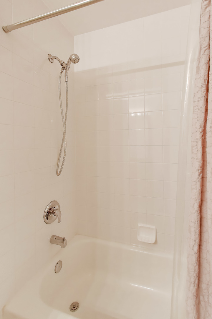 6815 N MILWAUKEE Avenue #707, Niles, IL 60714