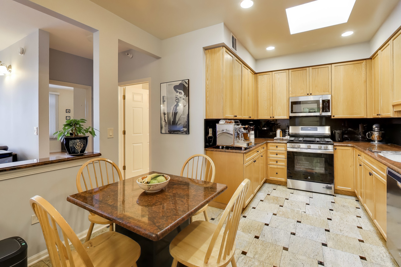 6815 N MILWAUKEE Avenue #707, Niles, IL 60714