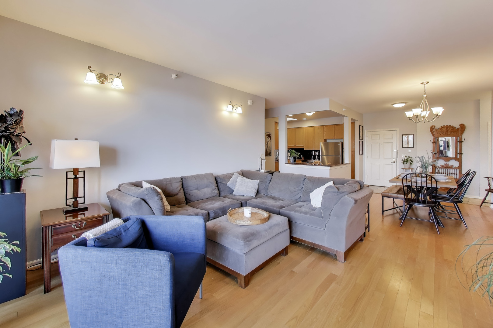 6815 N MILWAUKEE Avenue #707, Niles, IL 60714