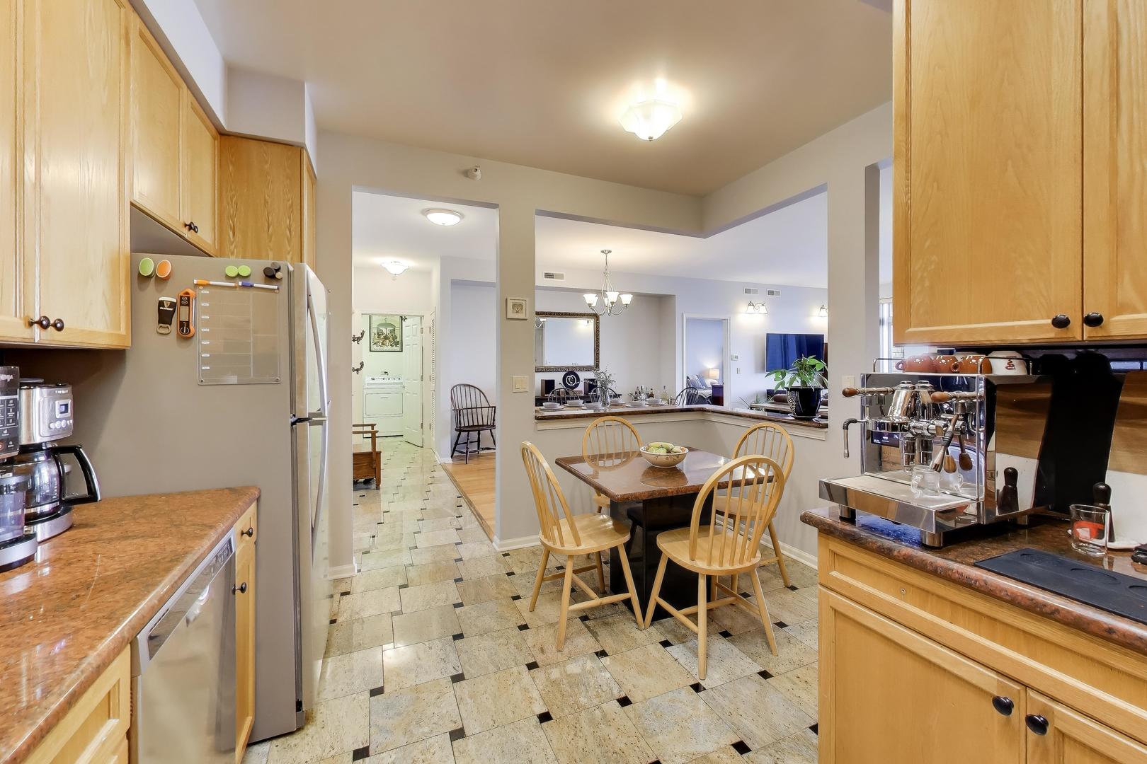 6815 N MILWAUKEE Avenue #707, Niles, IL 60714