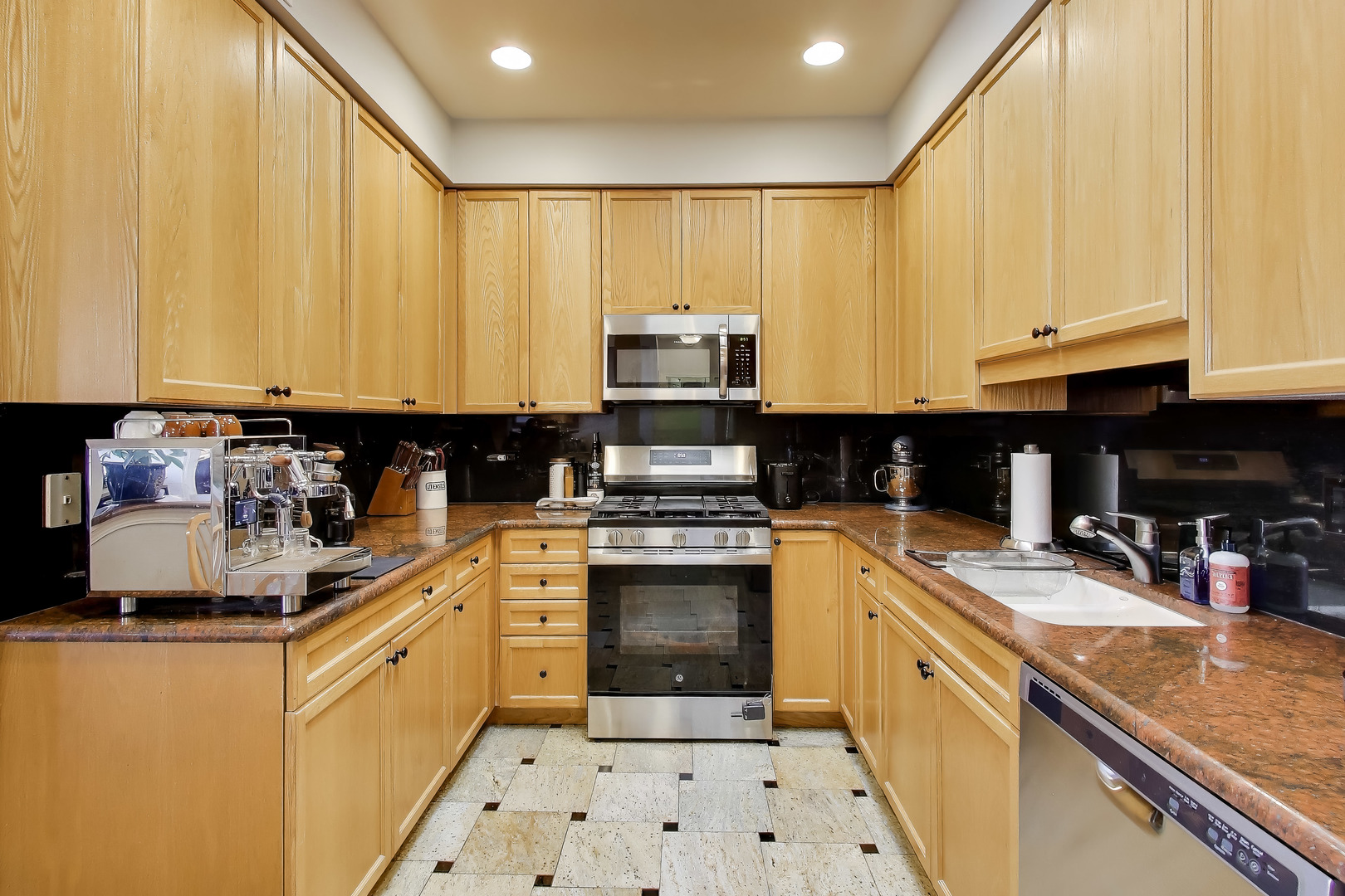 6815 N MILWAUKEE Avenue #707, Niles, IL 60714