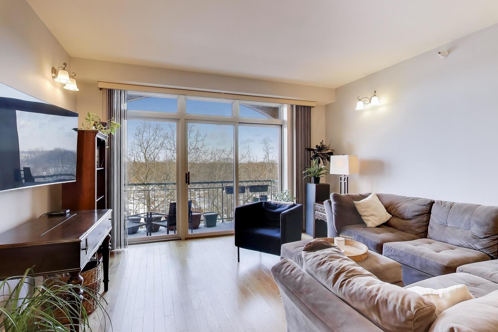 6815 N MILWAUKEE Avenue #707, Niles, IL 60714