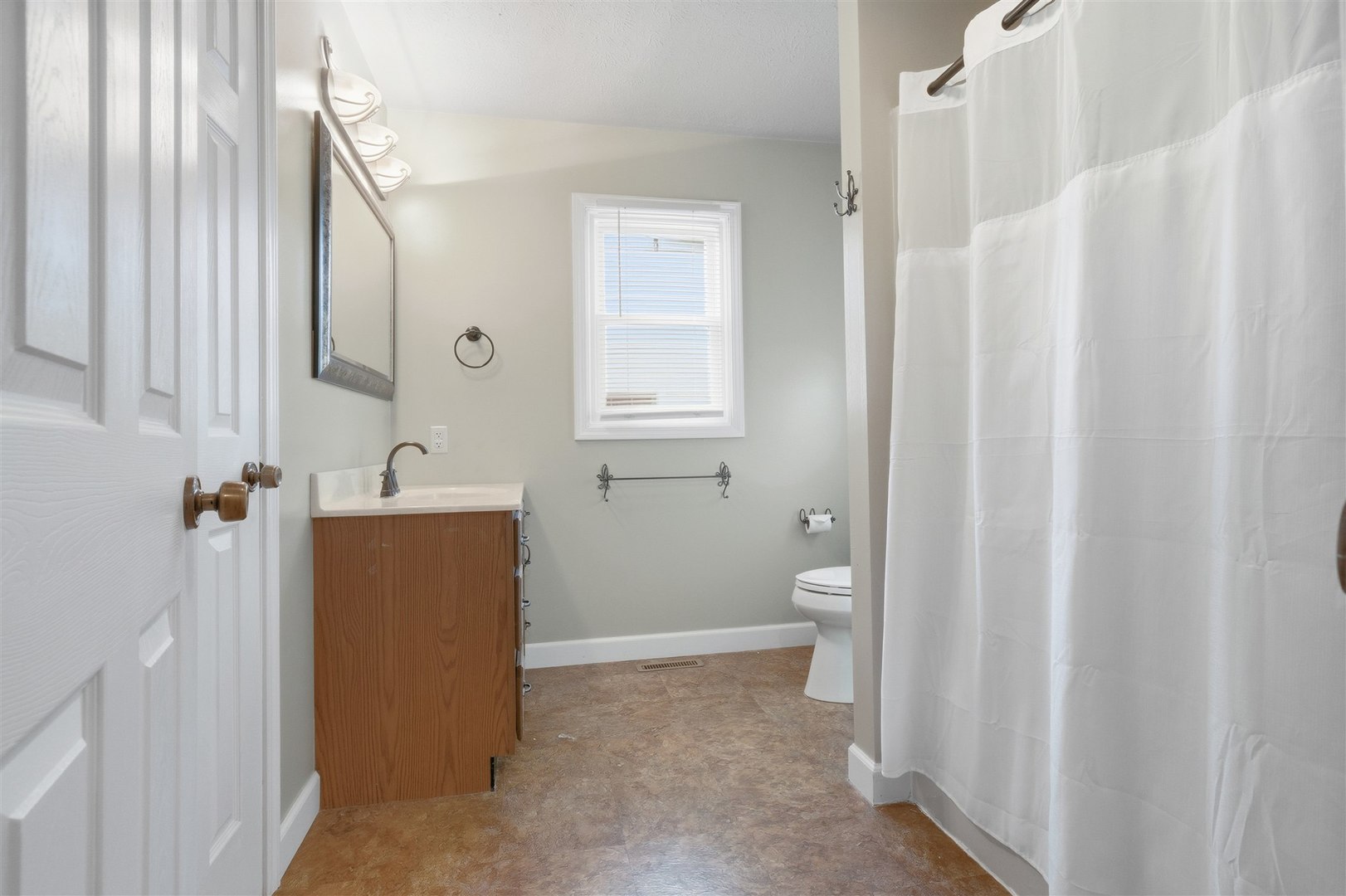 2814 Richard Road, Bloomington, IL 61704