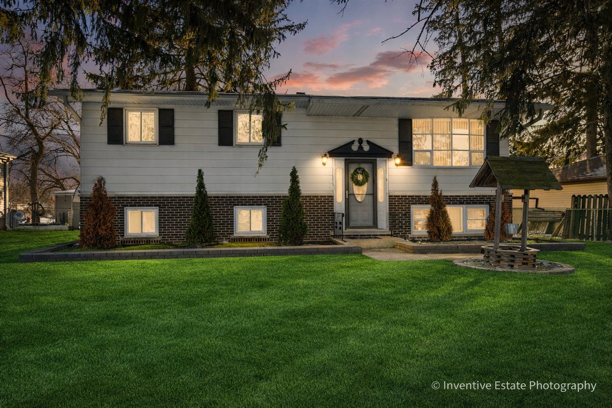 17W645 Lorraine Avenue, Addison, IL 60101