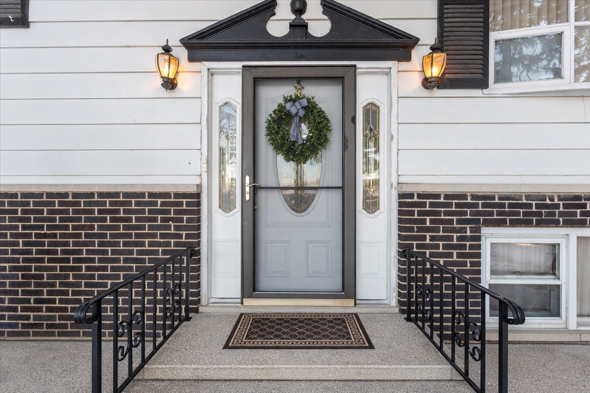 17W645 Lorraine Avenue, Addison, IL 60101