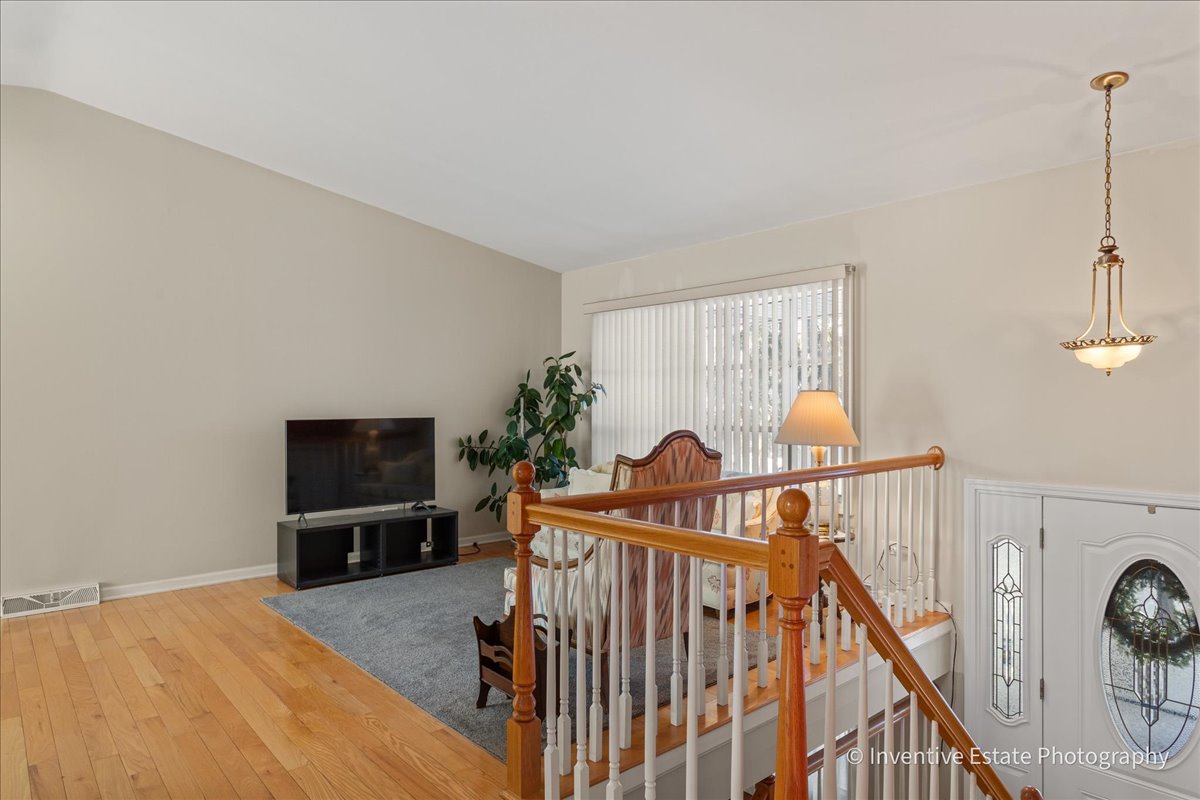 17W645 Lorraine Avenue, Addison, IL 60101