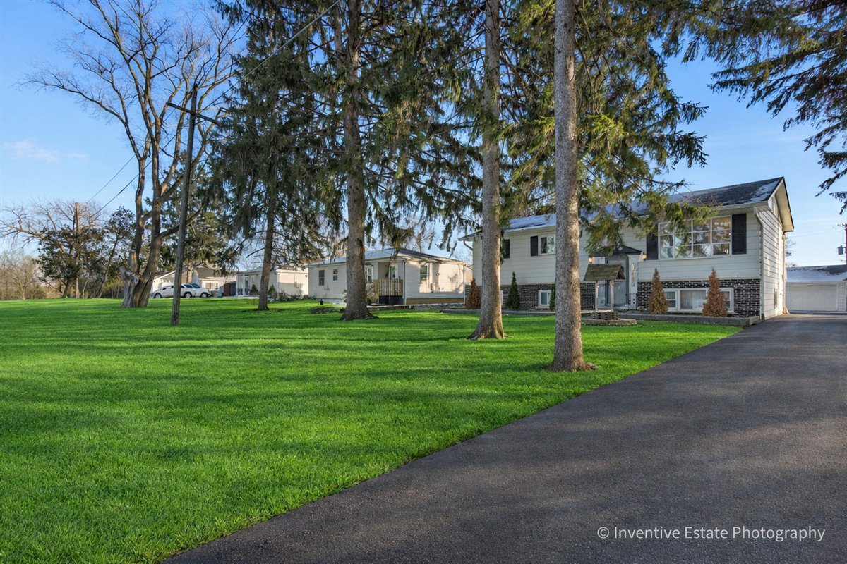 17W645 Lorraine Avenue, Addison, IL 60101