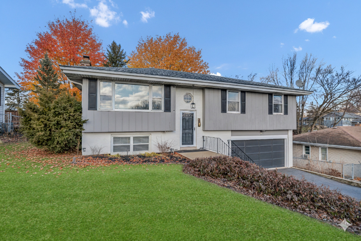 103 Fir Street, Lake In The Hills, IL 60156