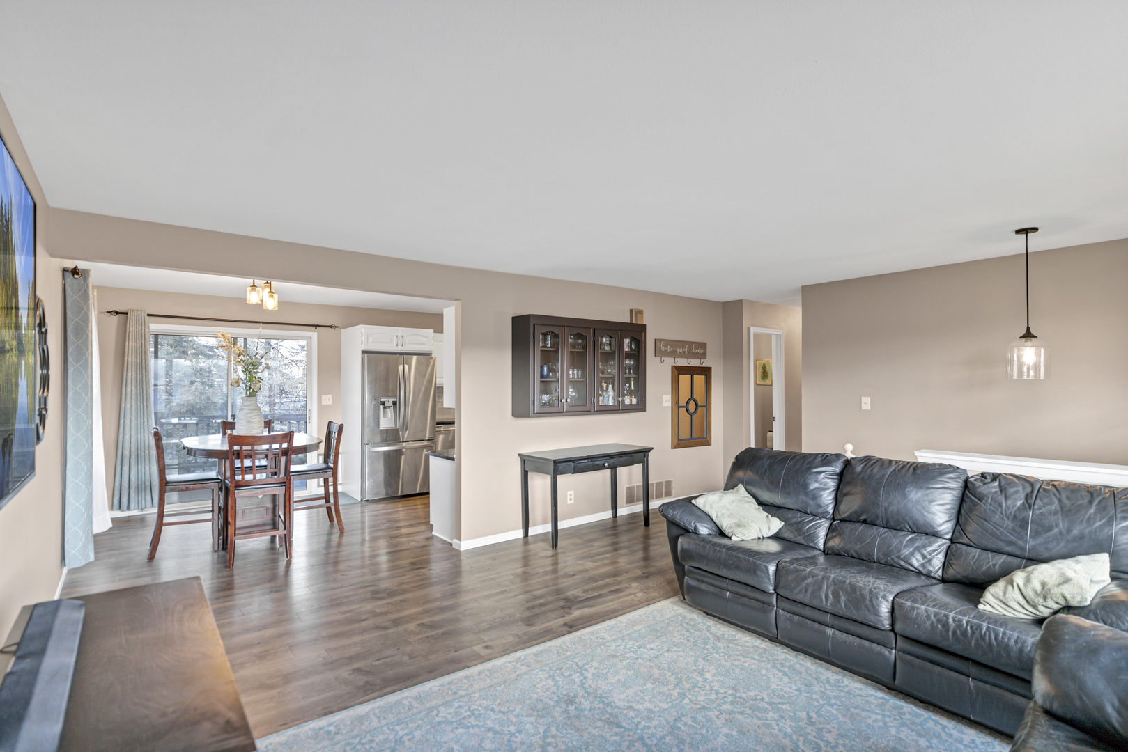 103 Fir Street, Lake In The Hills, IL 60156