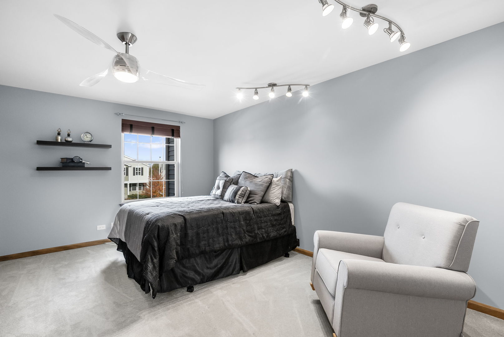 865 Sterling Heights Drive, Antioch, IL 60002