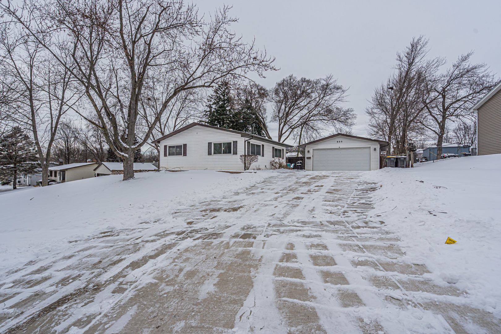 605 Tanglewood Drive, Streamwood, IL 60107