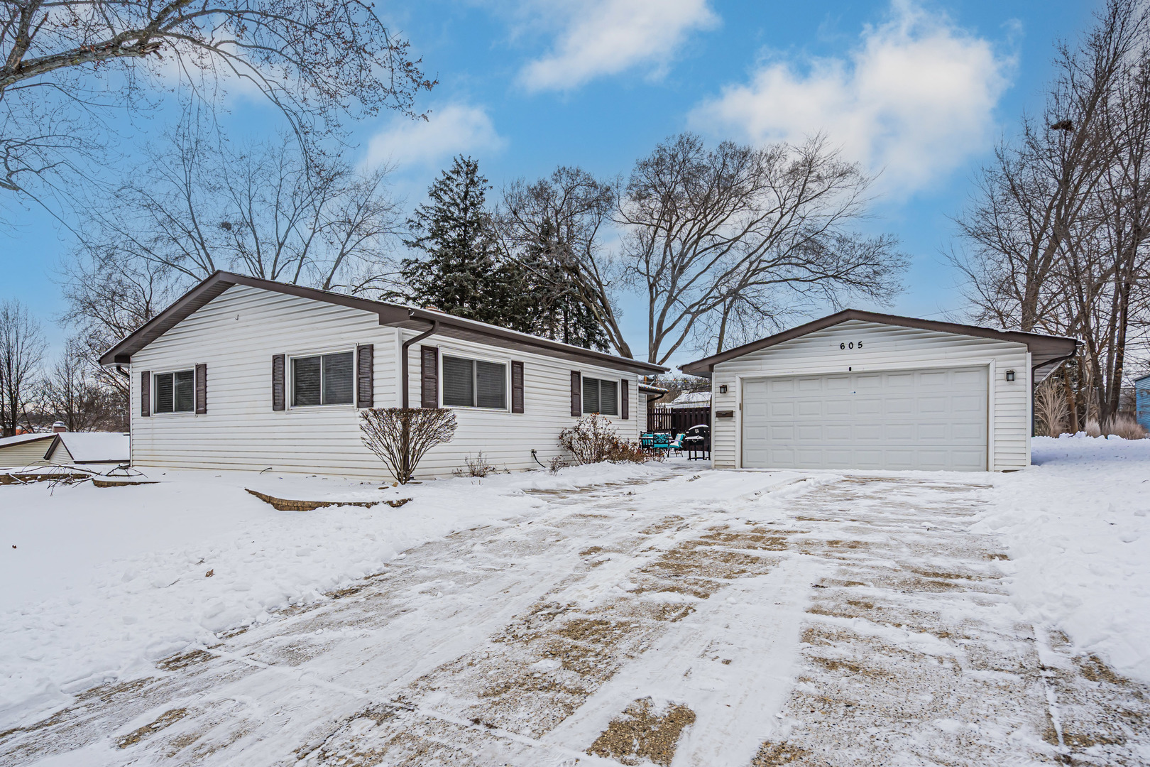 605 Tanglewood Drive, Streamwood, IL 60107