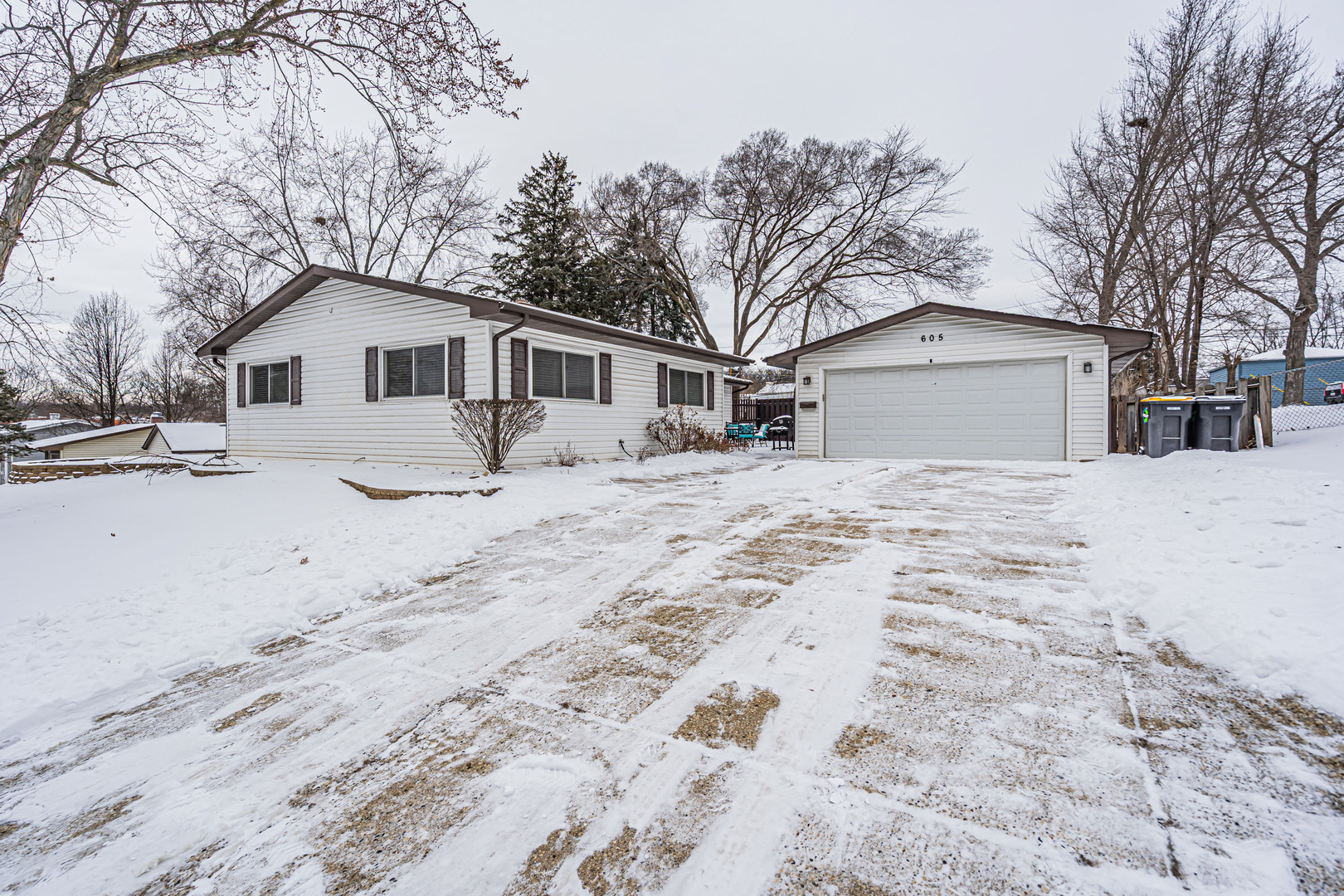 605 Tanglewood Drive, Streamwood, IL 60107