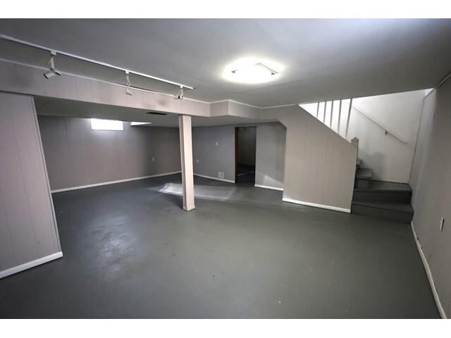 24 166th Place, Calumet City, IL 60409