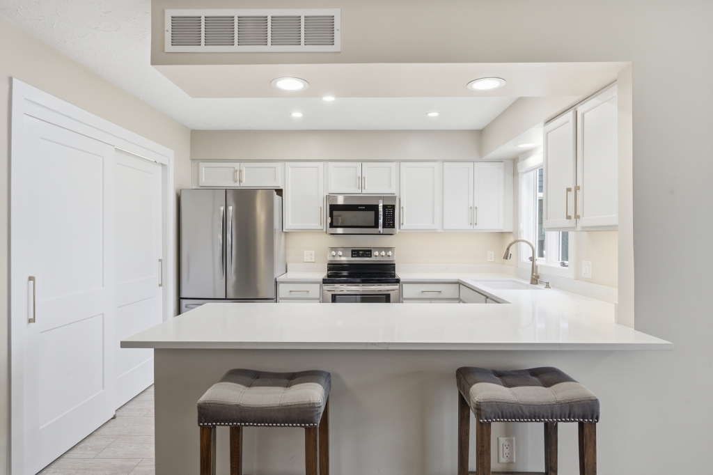 5954 Crow Valley Park Drive #9, Davenport, IA 52807