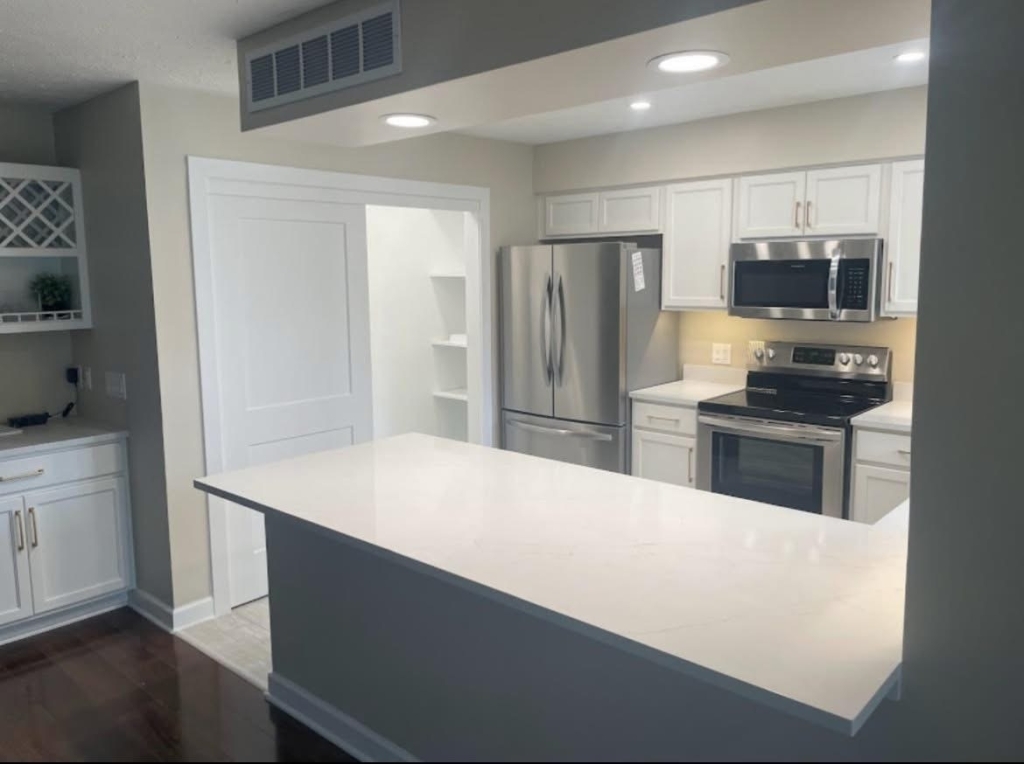 5954 Crow Valley Park Drive, Davenport, IA 52807