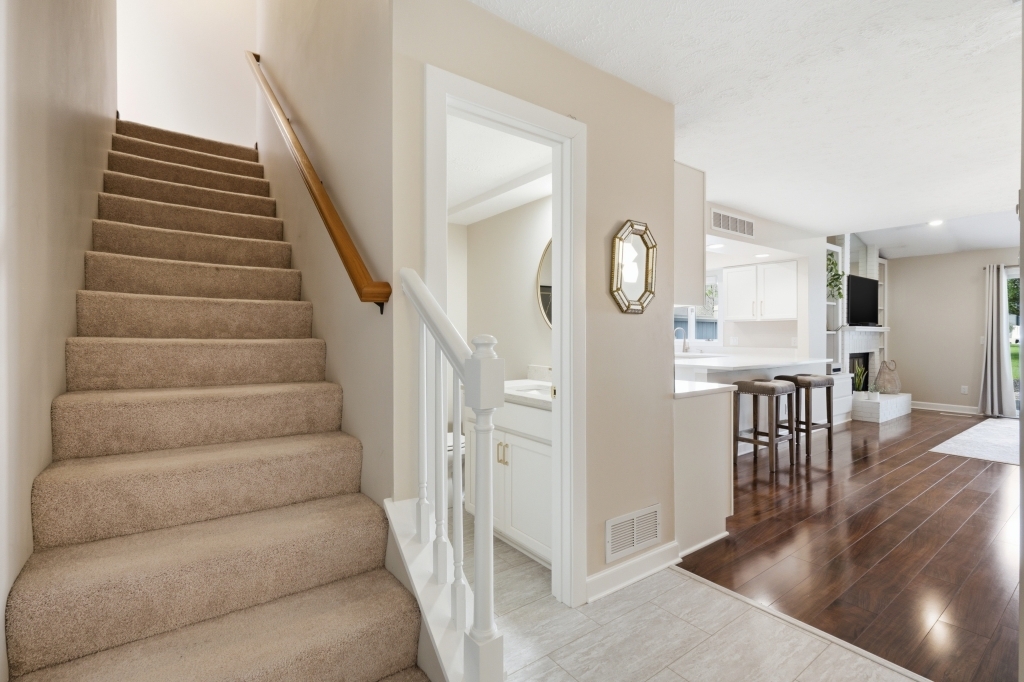 5954 Crow Valley Park Drive #9, Davenport, IA 52807