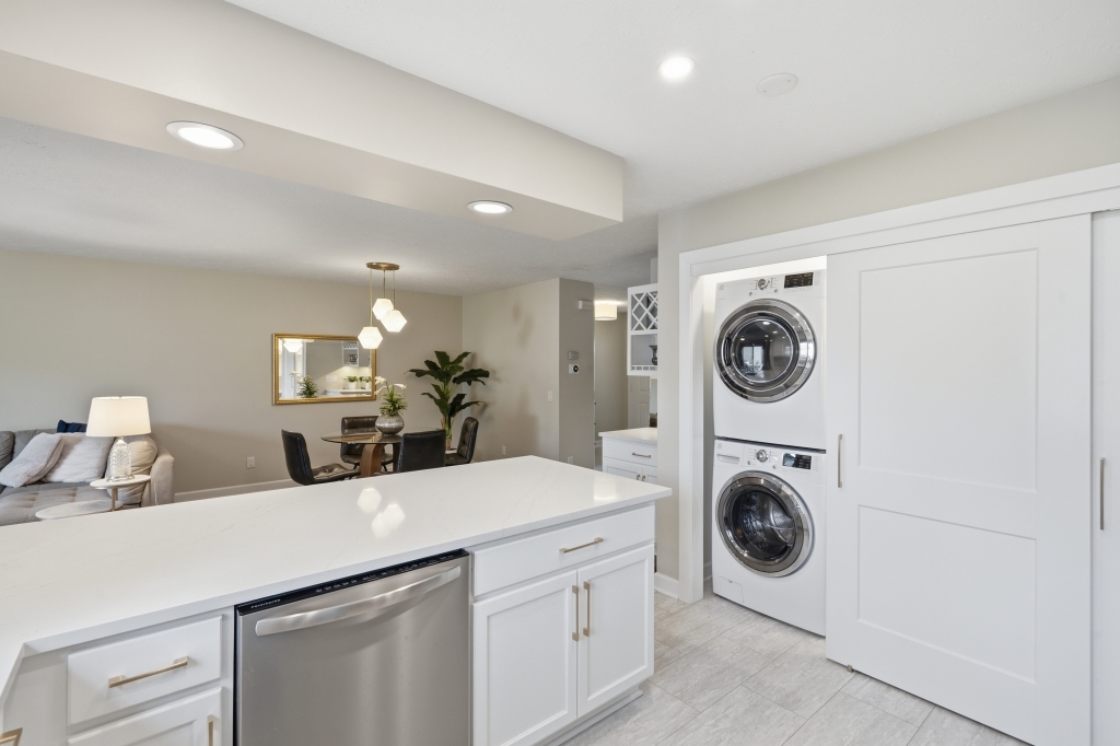 5954 Crow Valley Park Drive #9, Davenport, IA 52807