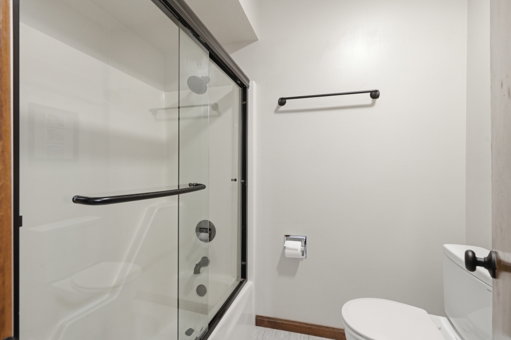 5954 Crow Valley Park Drive #9, Davenport, IA 52807