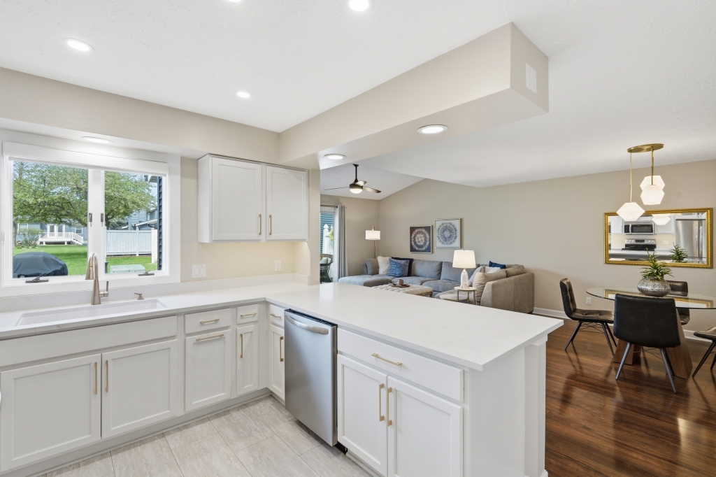 5954 Crow Valley Park Drive #9, Davenport, IA 52807