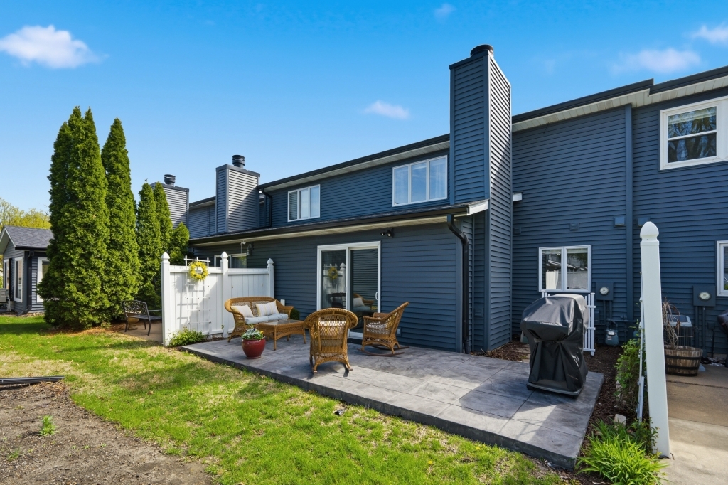 5954 Crow Valley Park Drive #9, Davenport, IA 52807