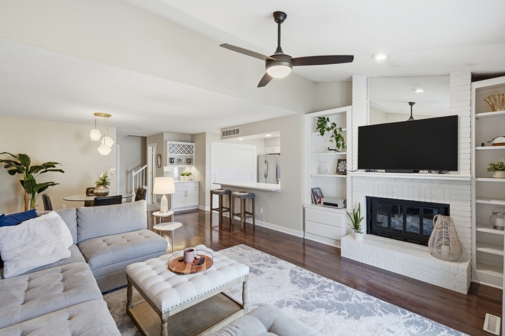 5954 Crow Valley Park Drive #9, Davenport, IA 52807