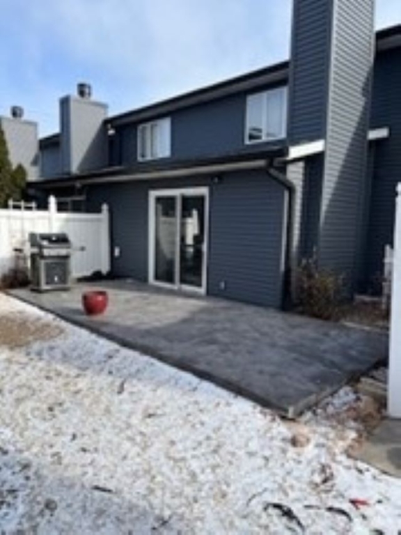 5954 Crow Valley Park Drive, Davenport, IA 52807