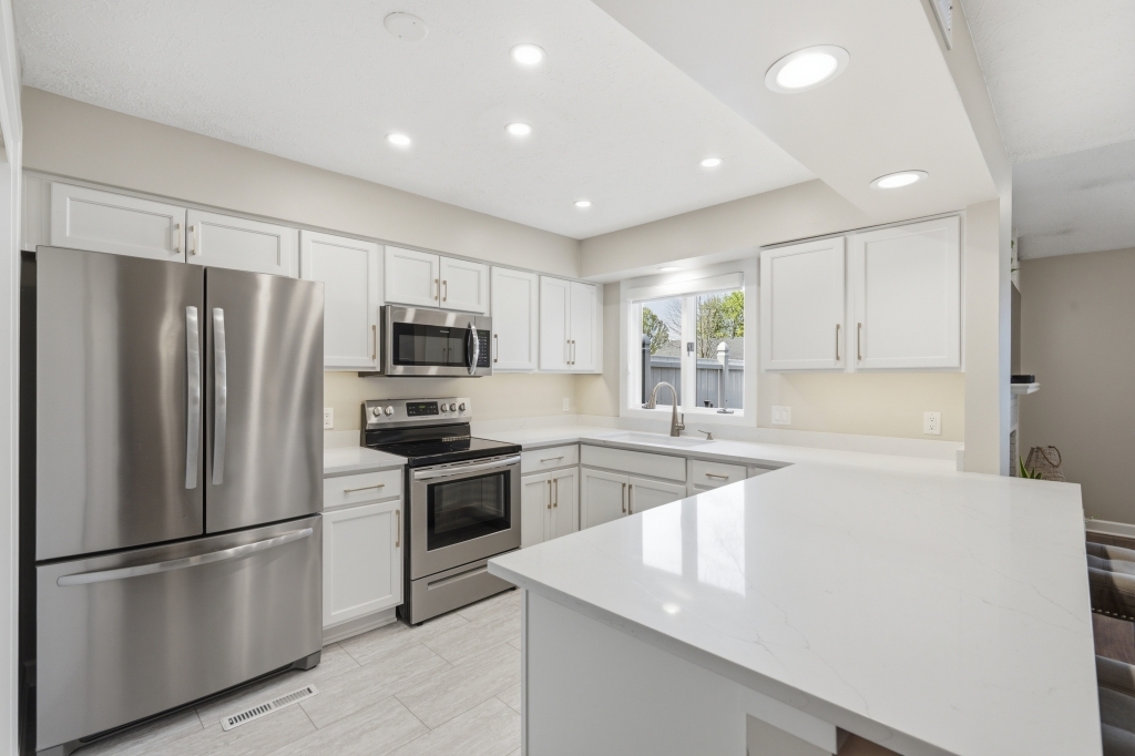 5954 Crow Valley Park Drive #9, Davenport, IA 52807