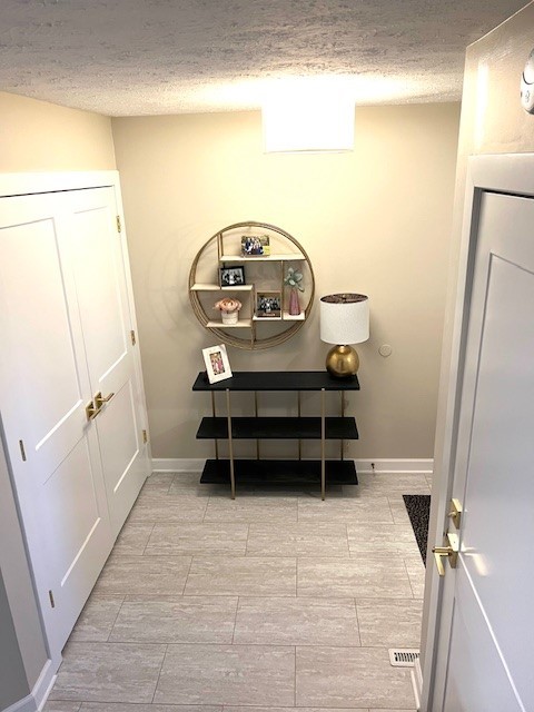 5954 Crow Valley Park Drive, Davenport, IA 52807