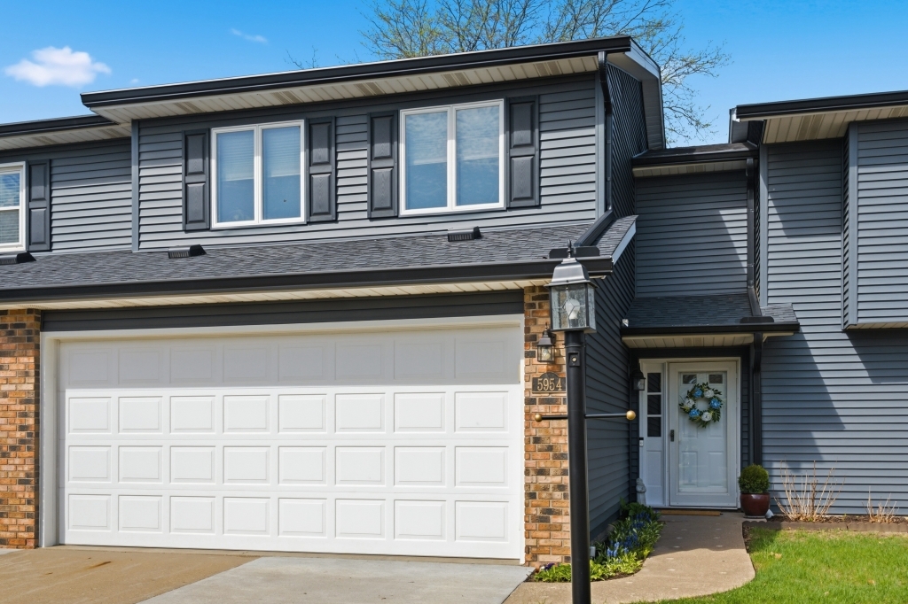 5954 Crow Valley Park Drive #9, Davenport, IA 52807