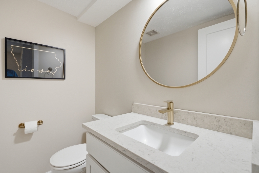 5954 Crow Valley Park Drive #9, Davenport, IA 52807