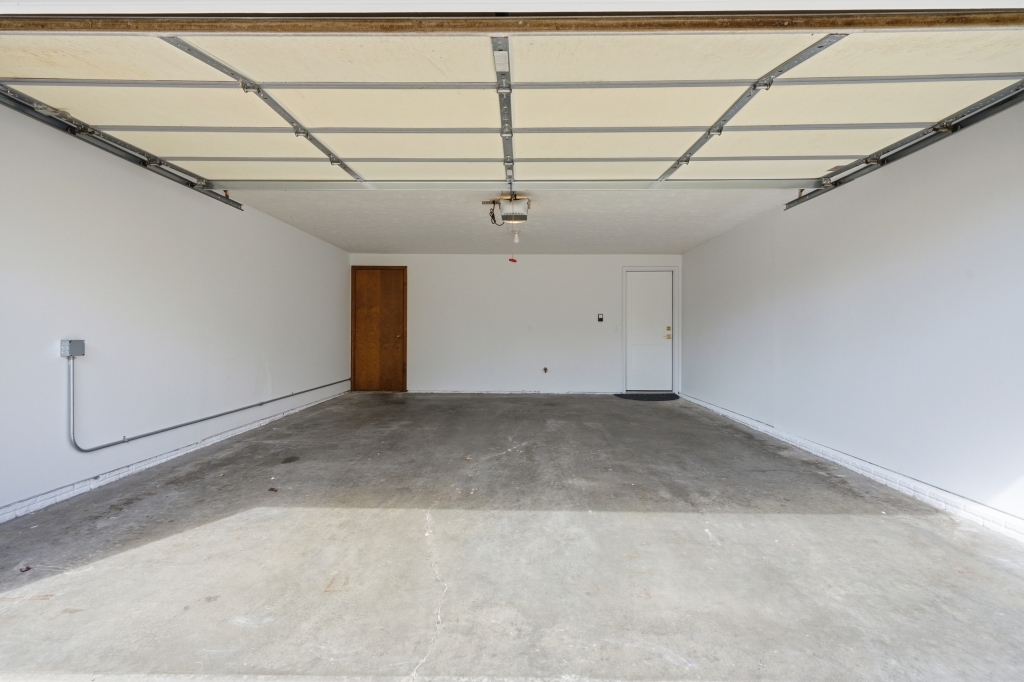 5954 Crow Valley Park Drive #9, Davenport, IA 52807