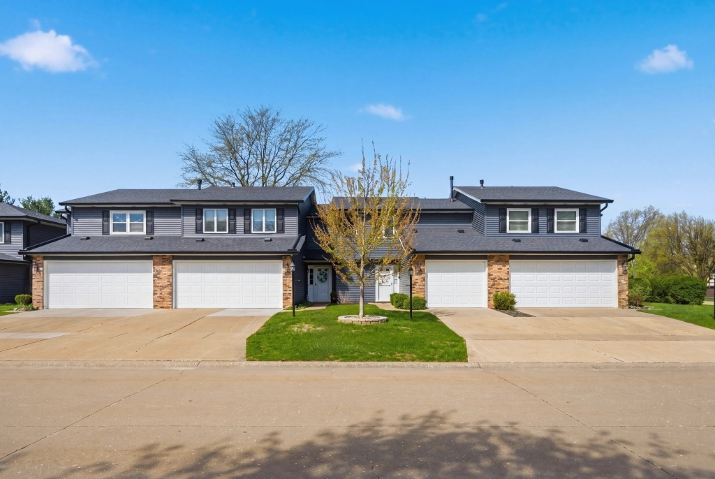 5954 Crow Valley Park Drive #9, Davenport, IA 52807