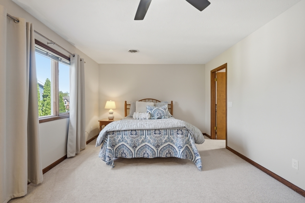 5954 Crow Valley Park Drive #9, Davenport, IA 52807