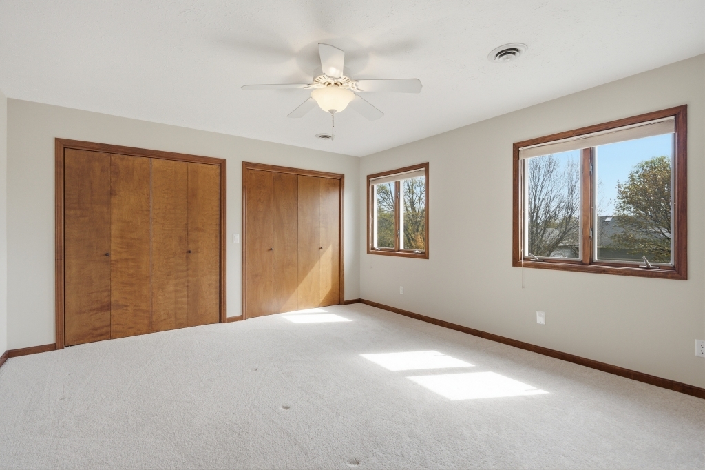 5954 Crow Valley Park Drive #9, Davenport, IA 52807