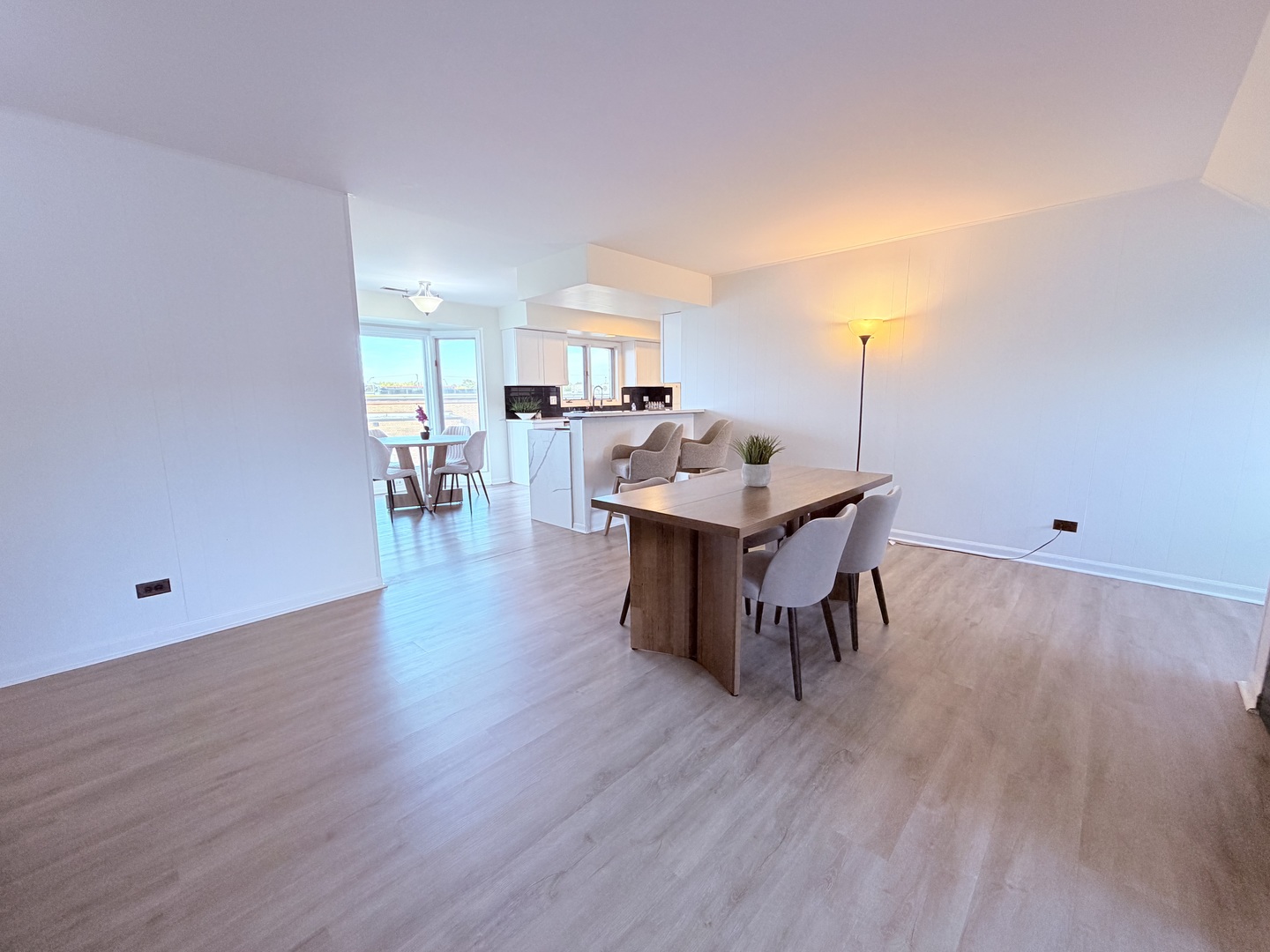 1670 N Douglas Court, Arlington Heights, IL 60004