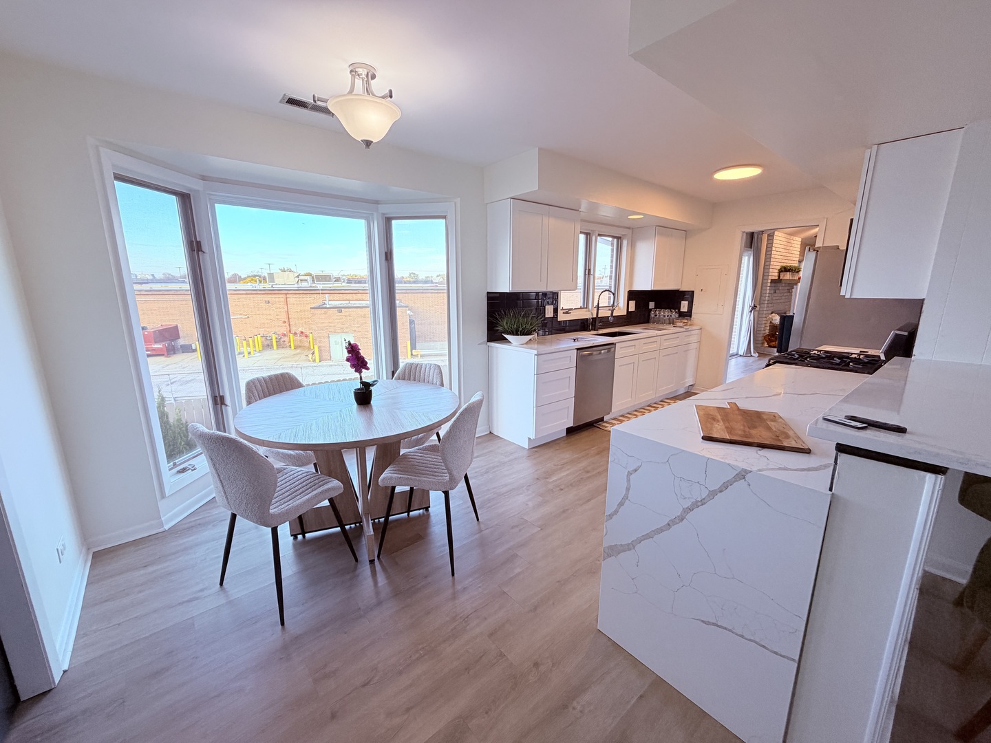 1670 N Douglas Court, Arlington Heights, IL 60004