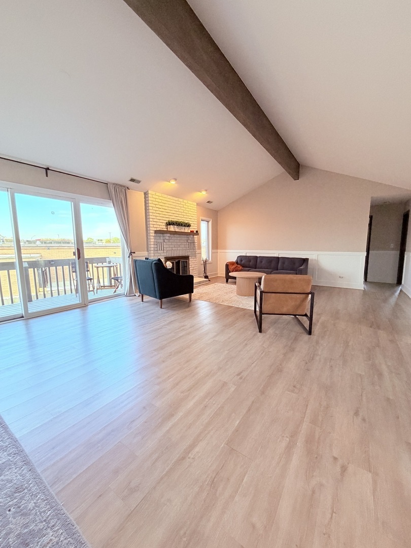 1670 N Douglas Court, Arlington Heights, IL 60004