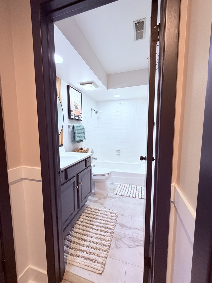 1670 N Douglas Court, Arlington Heights, IL 60004