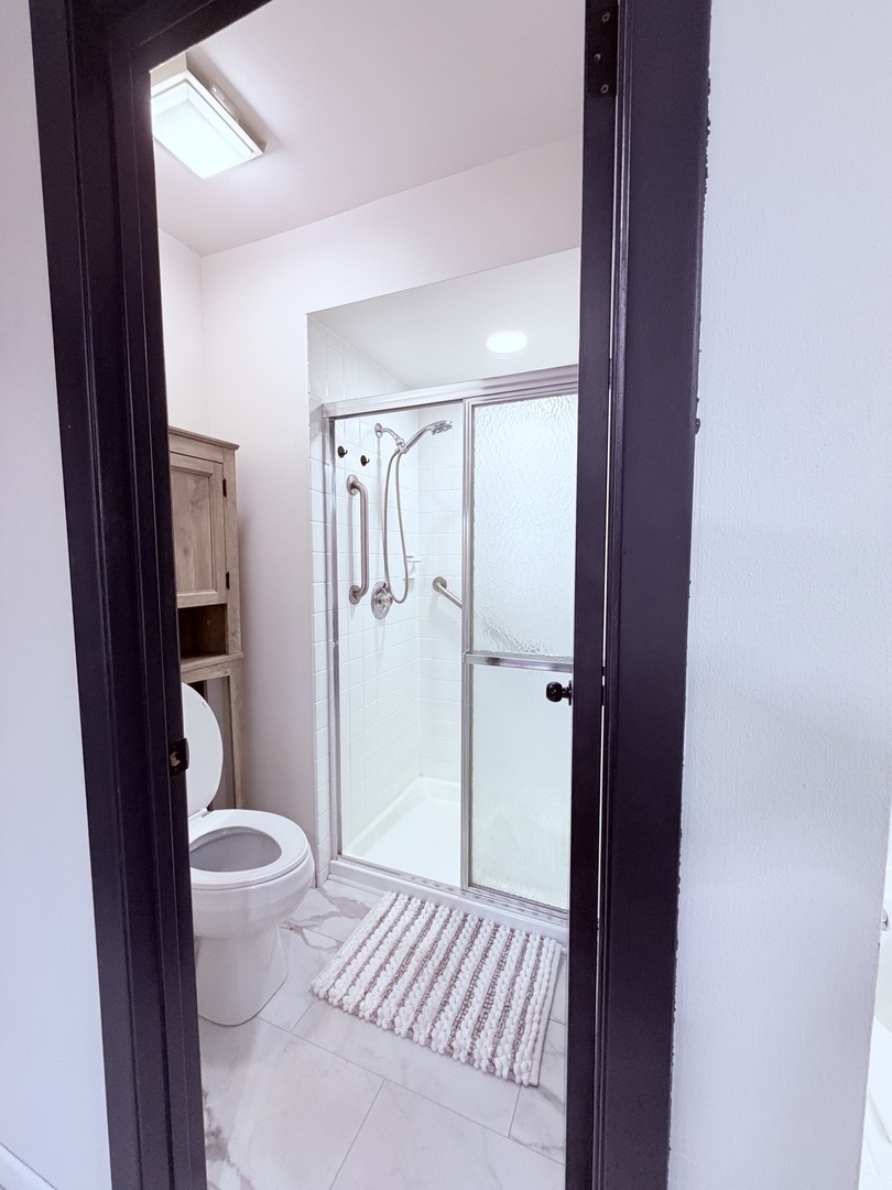 1670 N Douglas Court, Arlington Heights, IL 60004