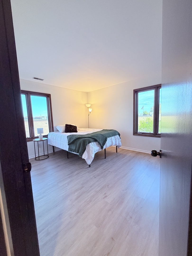 1670 N Douglas Court, Arlington Heights, IL 60004