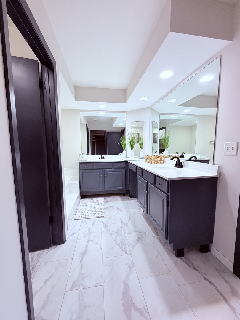 1670 N Douglas Court, Arlington Heights, IL 60004