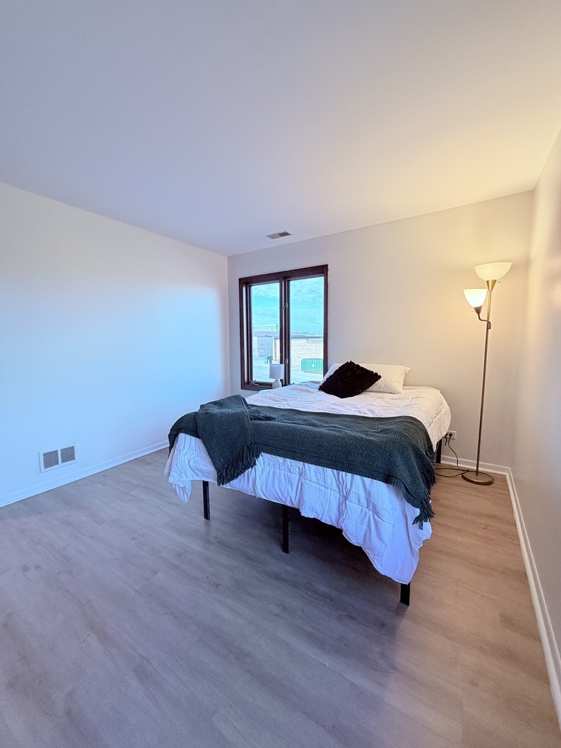 1670 N Douglas Court, Arlington Heights, IL 60004