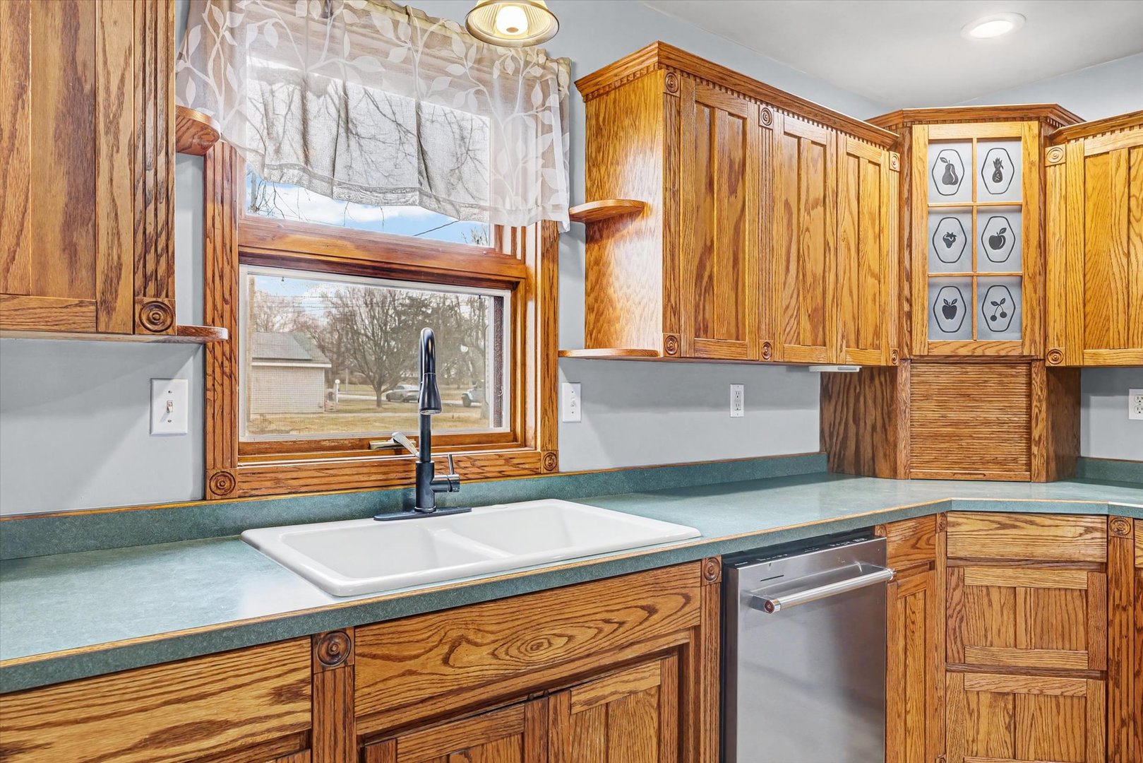 726 E Thompson Avenue, Hoopeston, IL 60942