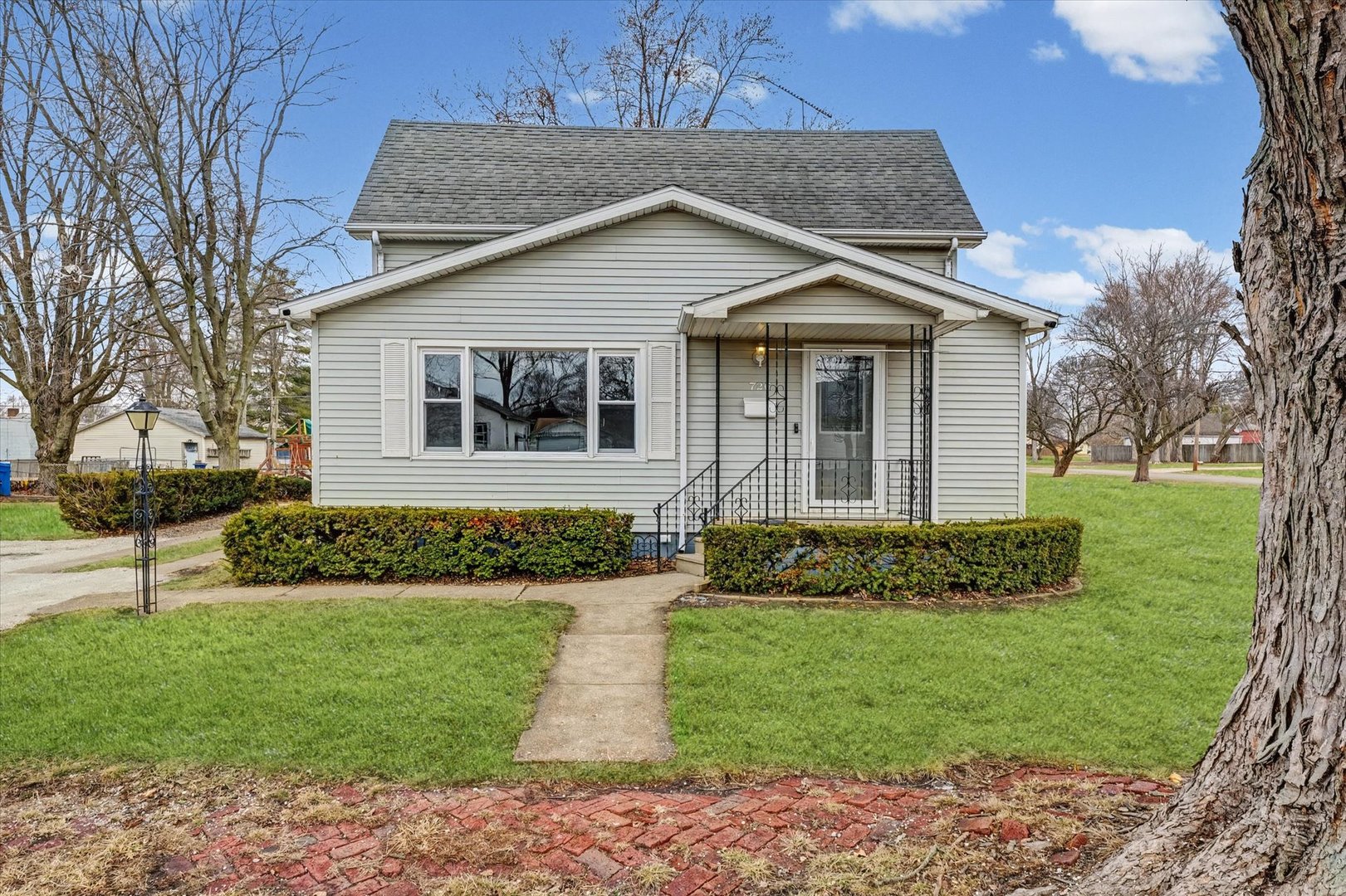 726 E Thompson Avenue, Hoopeston, IL 60942